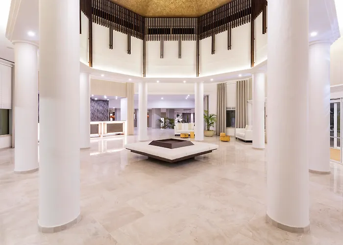 Ap Adriana Албуфейра